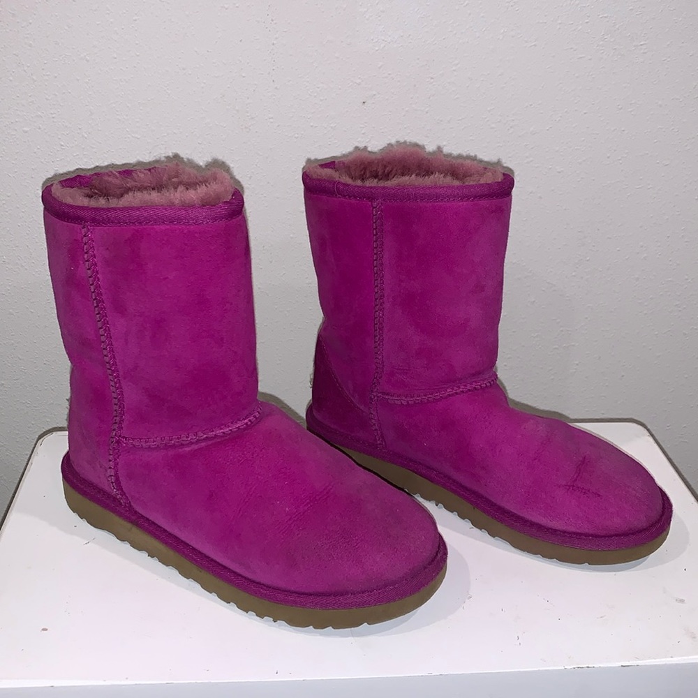 UGG MID MAGENTA KIDS SIZE 3 youth